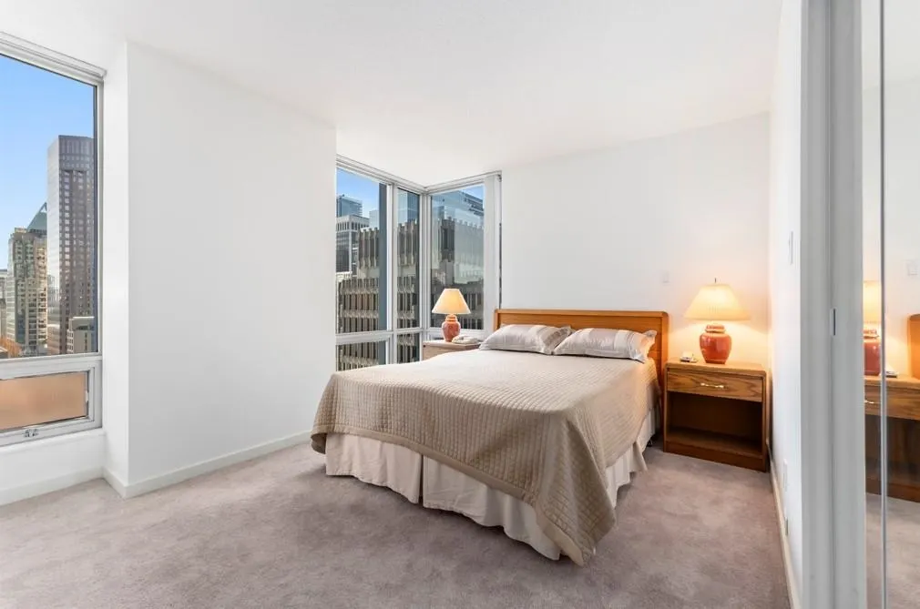 1704 837 W Hastings Street