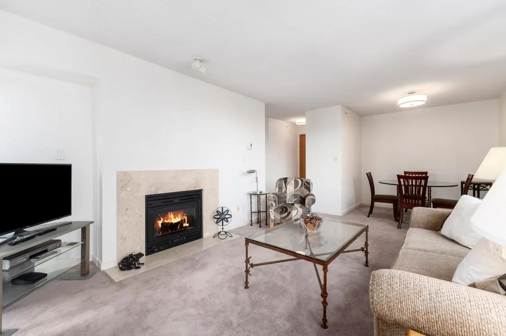 1704 837 W Hastings Street