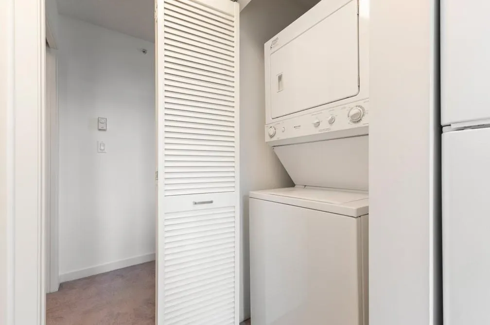 1704 837 W Hastings Street