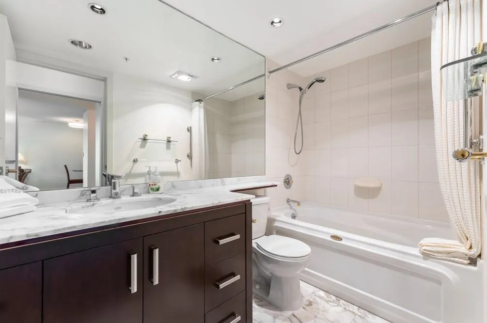 1704 837 W Hastings Street