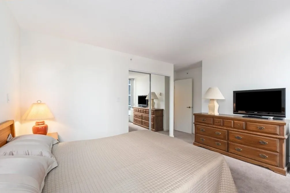 1704 837 W Hastings Street
