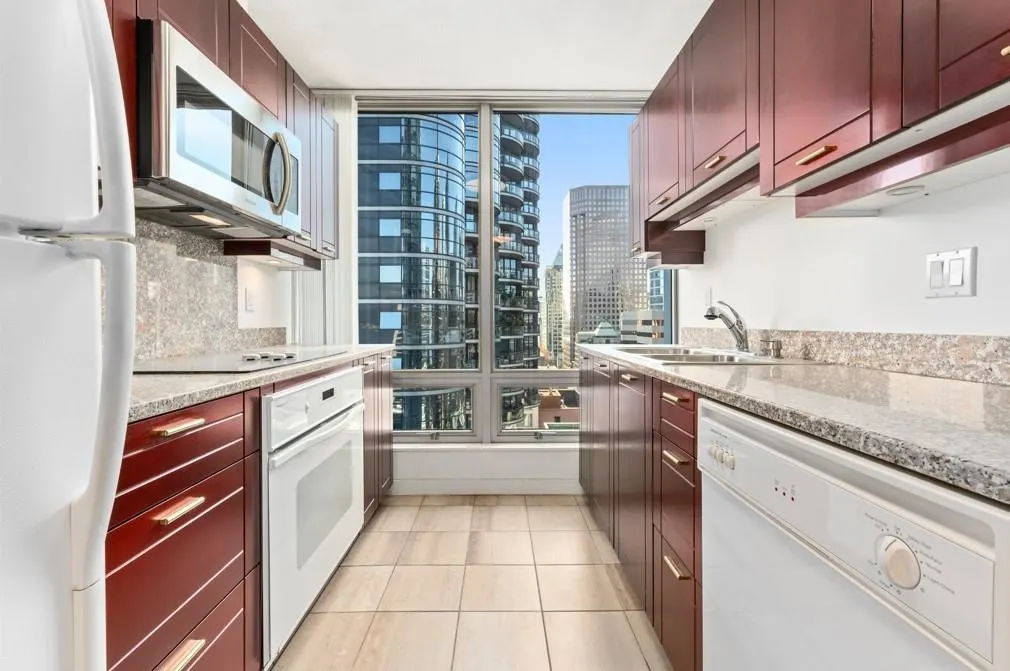 1704 837 W Hastings Street
