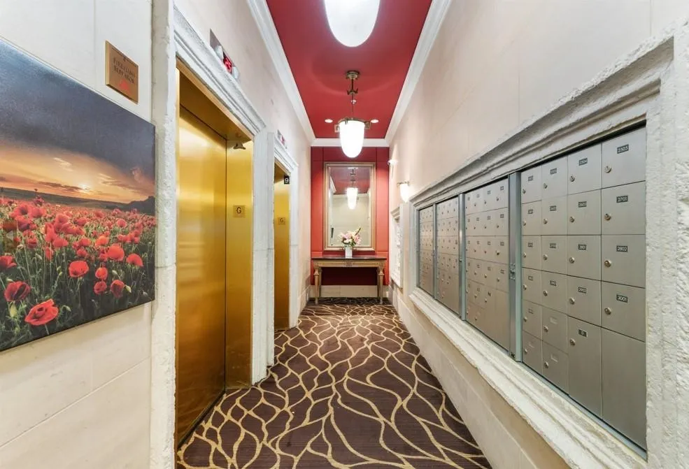 1704 837 W Hastings Street