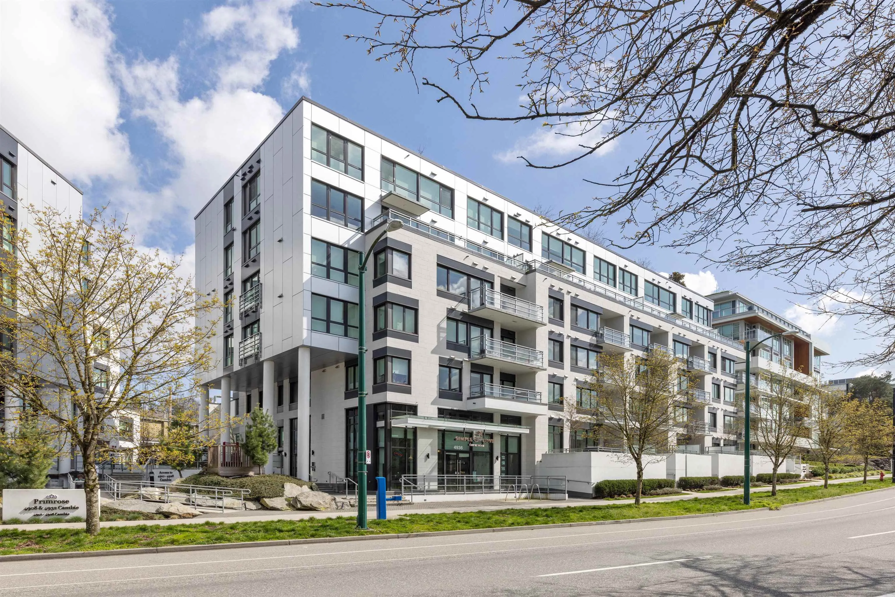 203 4932 Cambie Street