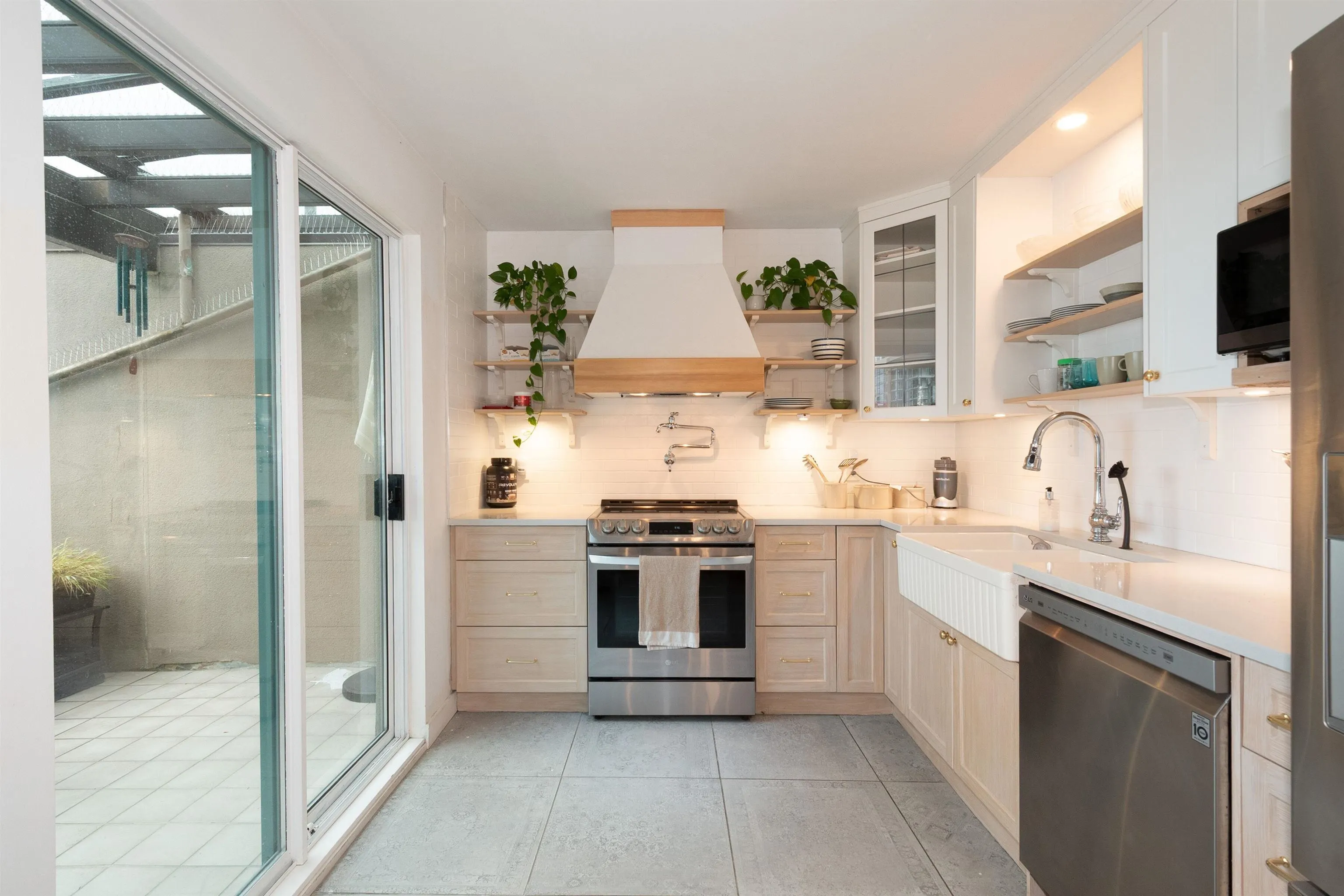 1504 1555 Eastern Avenue