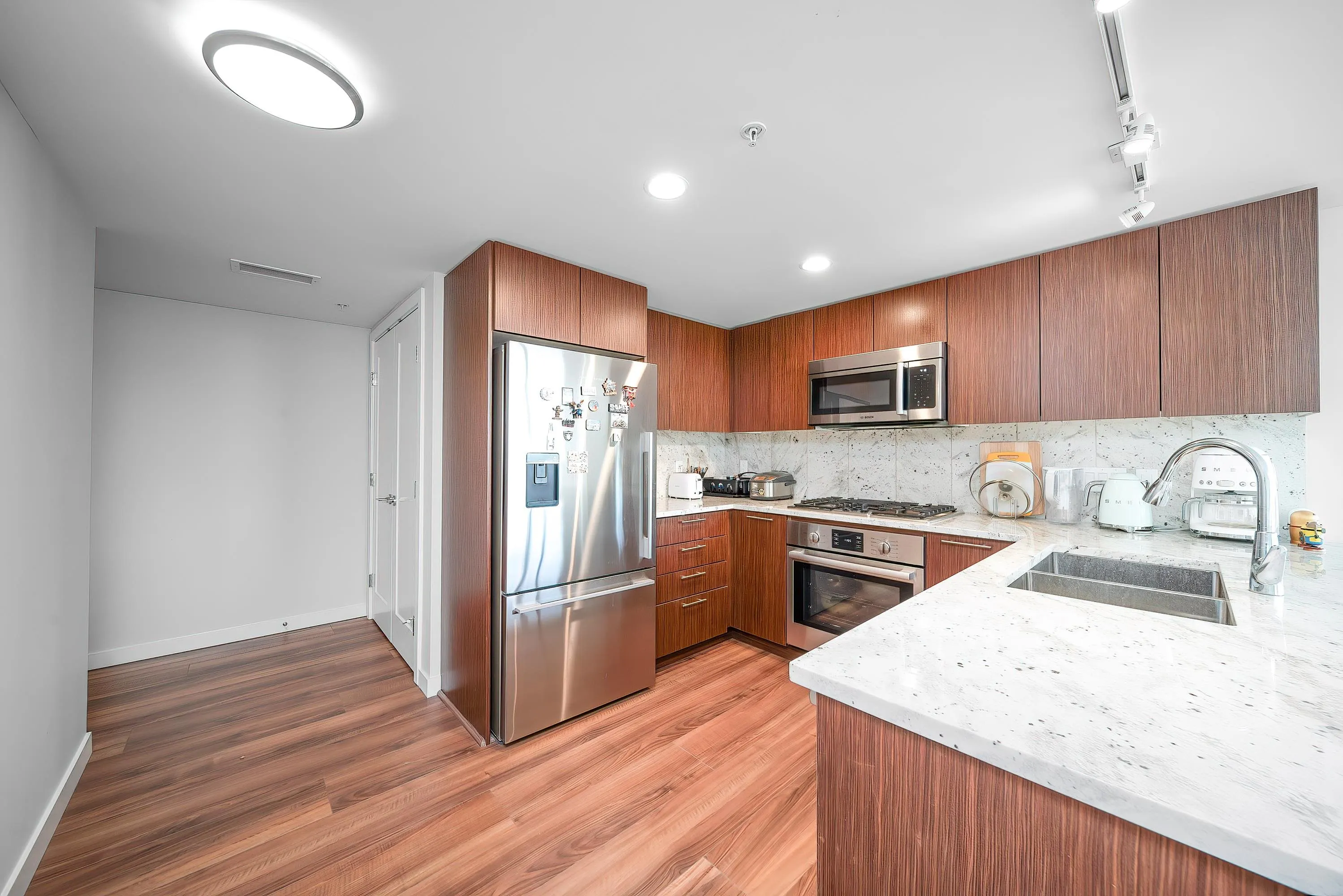 809 8699 Hazelbridge Way