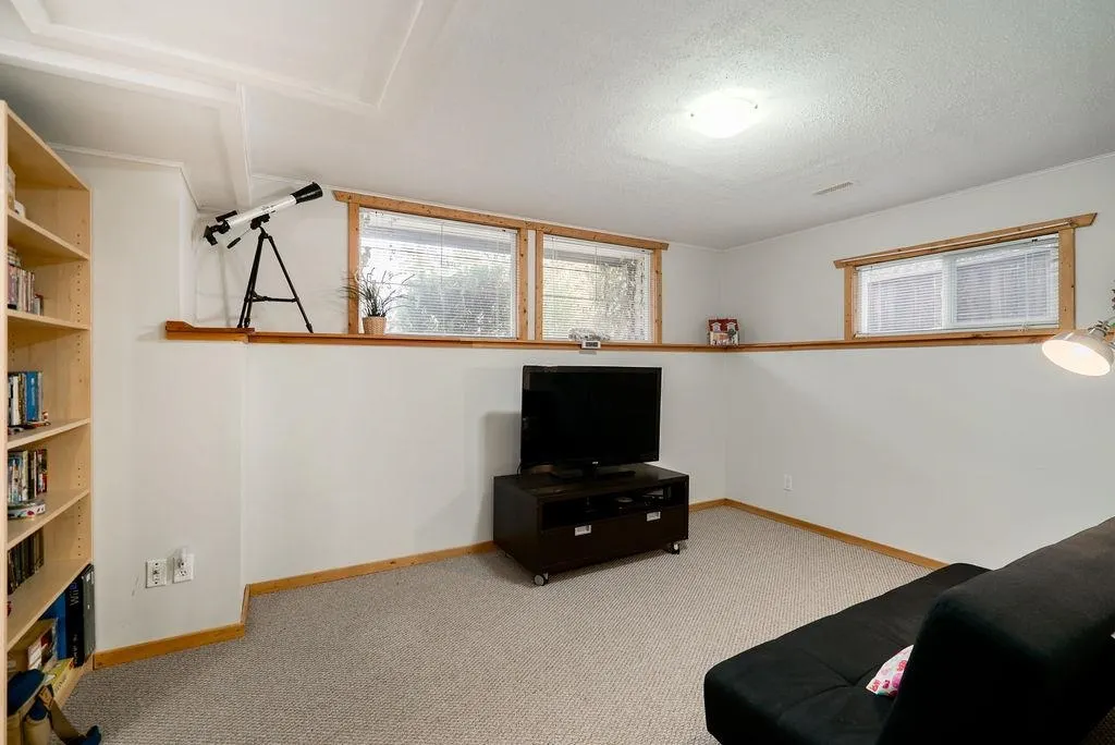 23801 Kanaka Way