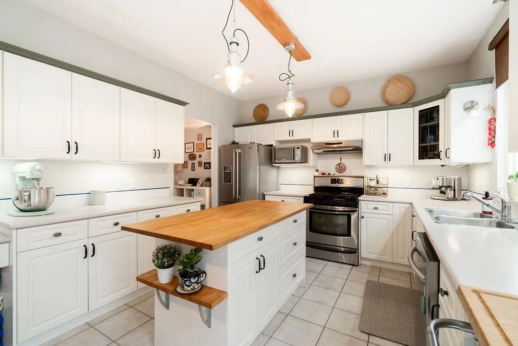 23801 Kanaka Way
