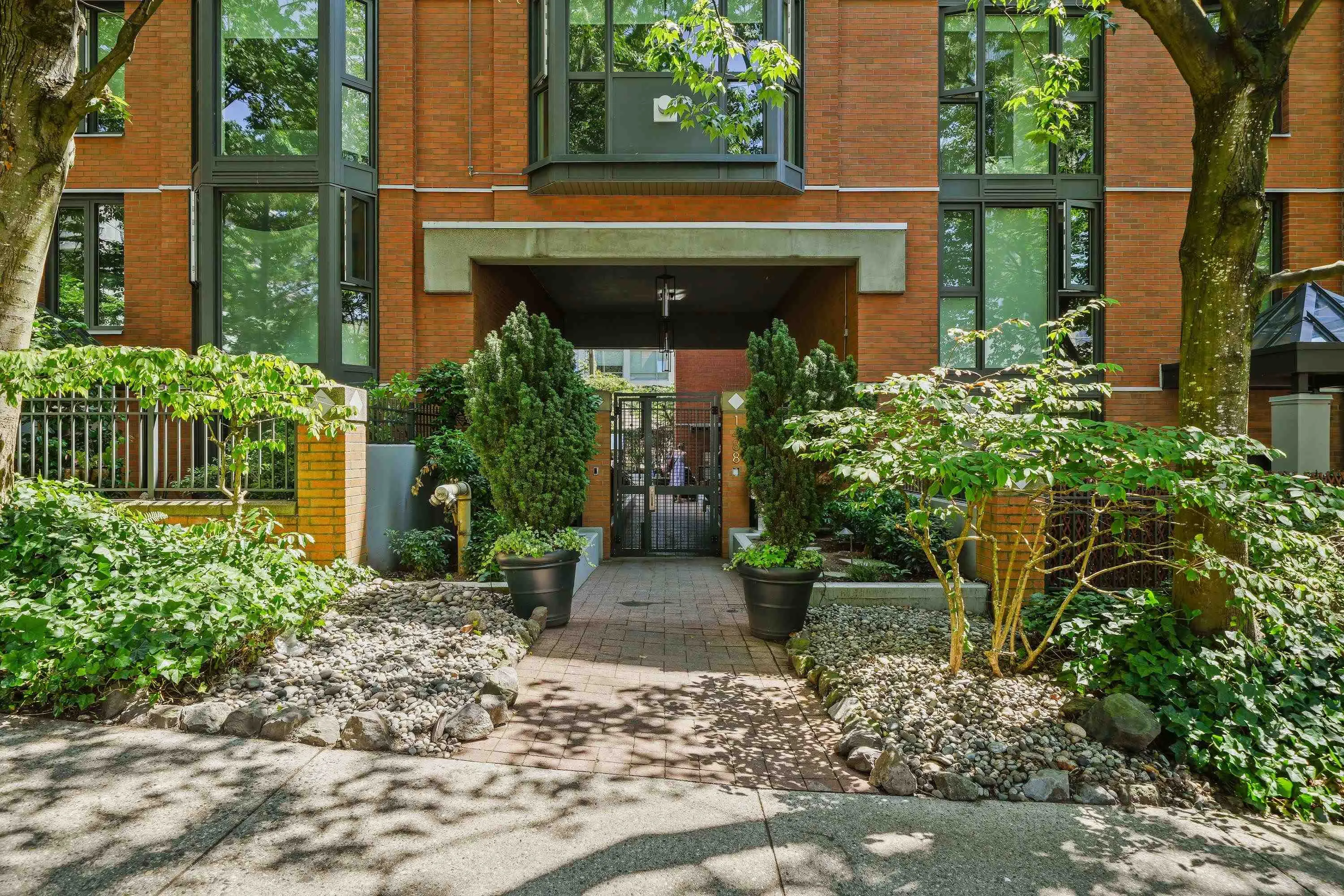 102 1488 Hornby Street