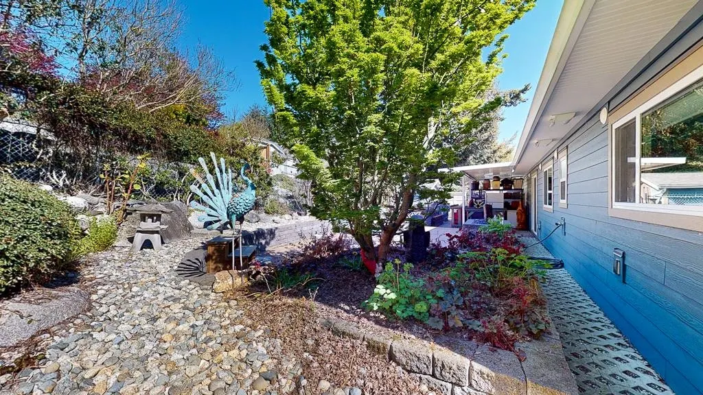 6166 Norwest Bay Road