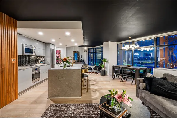 310 128 W Cordova Street