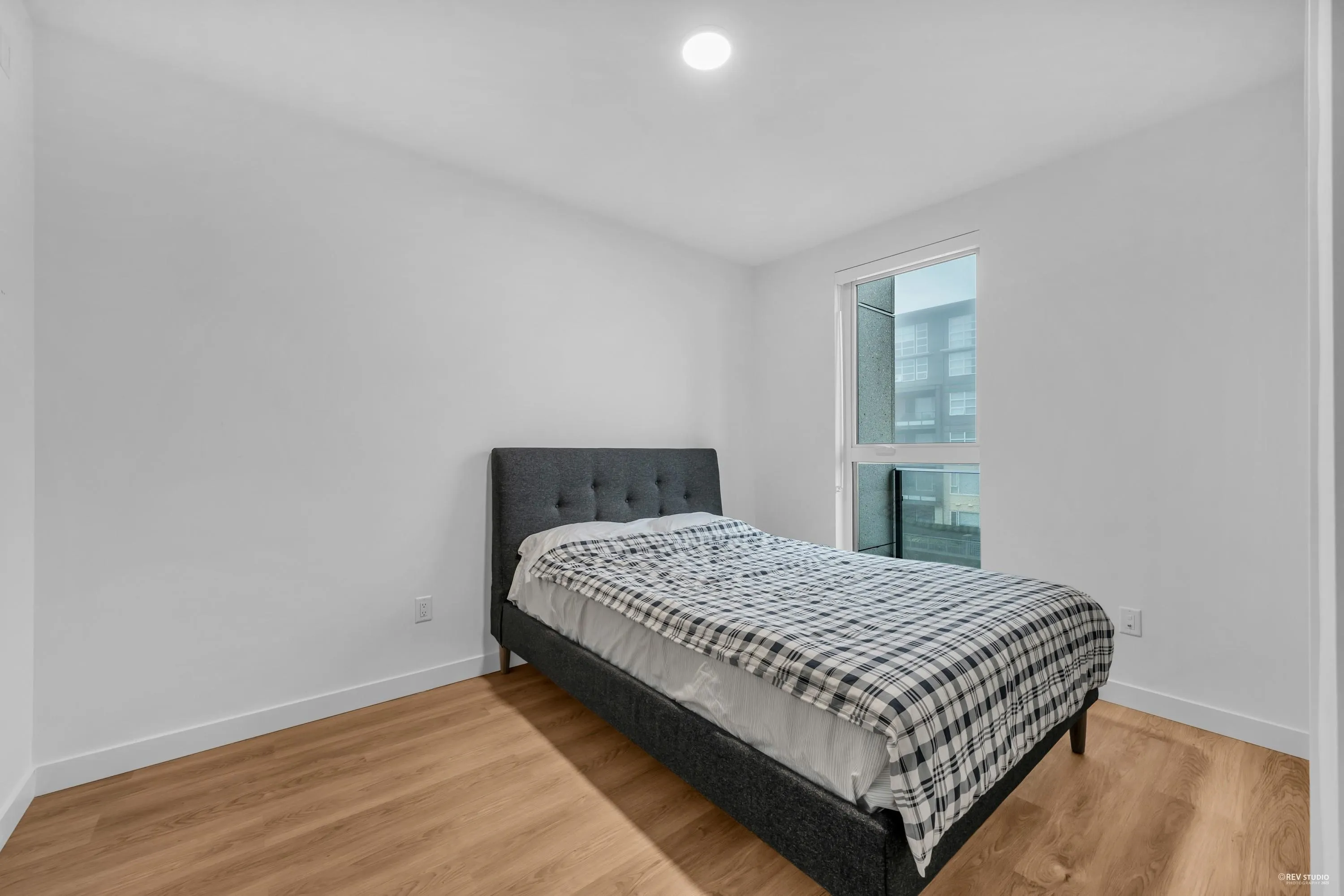 403 9888 University Crescent
