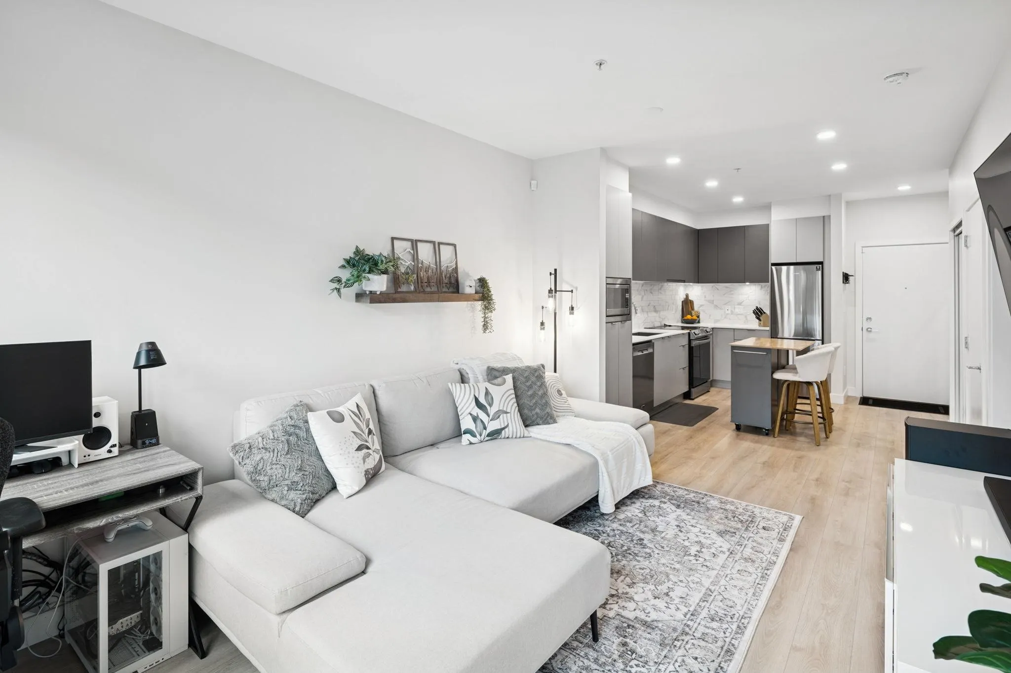 118 1792 Starling Drive