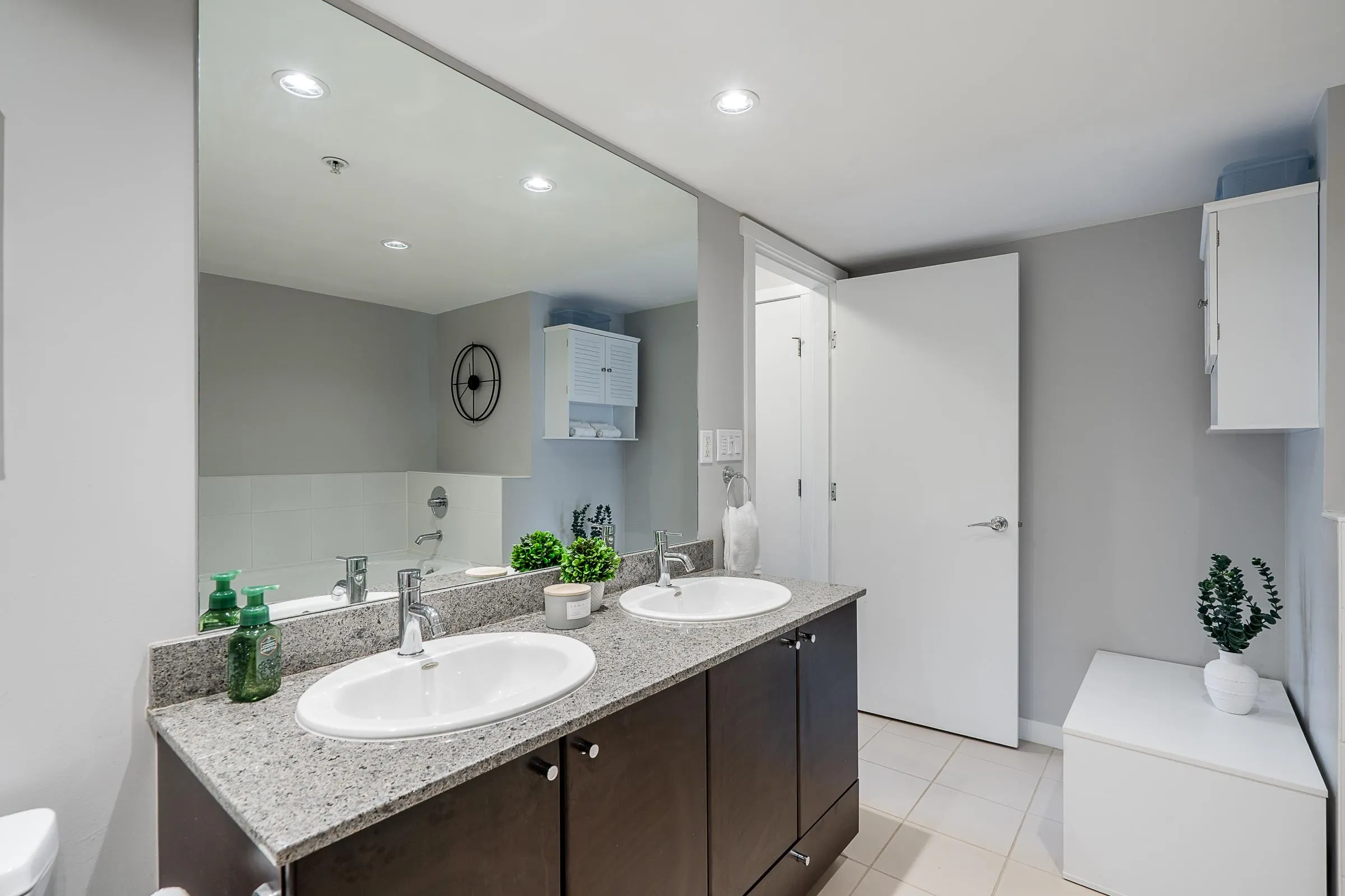 315 701 Klahanie Drive