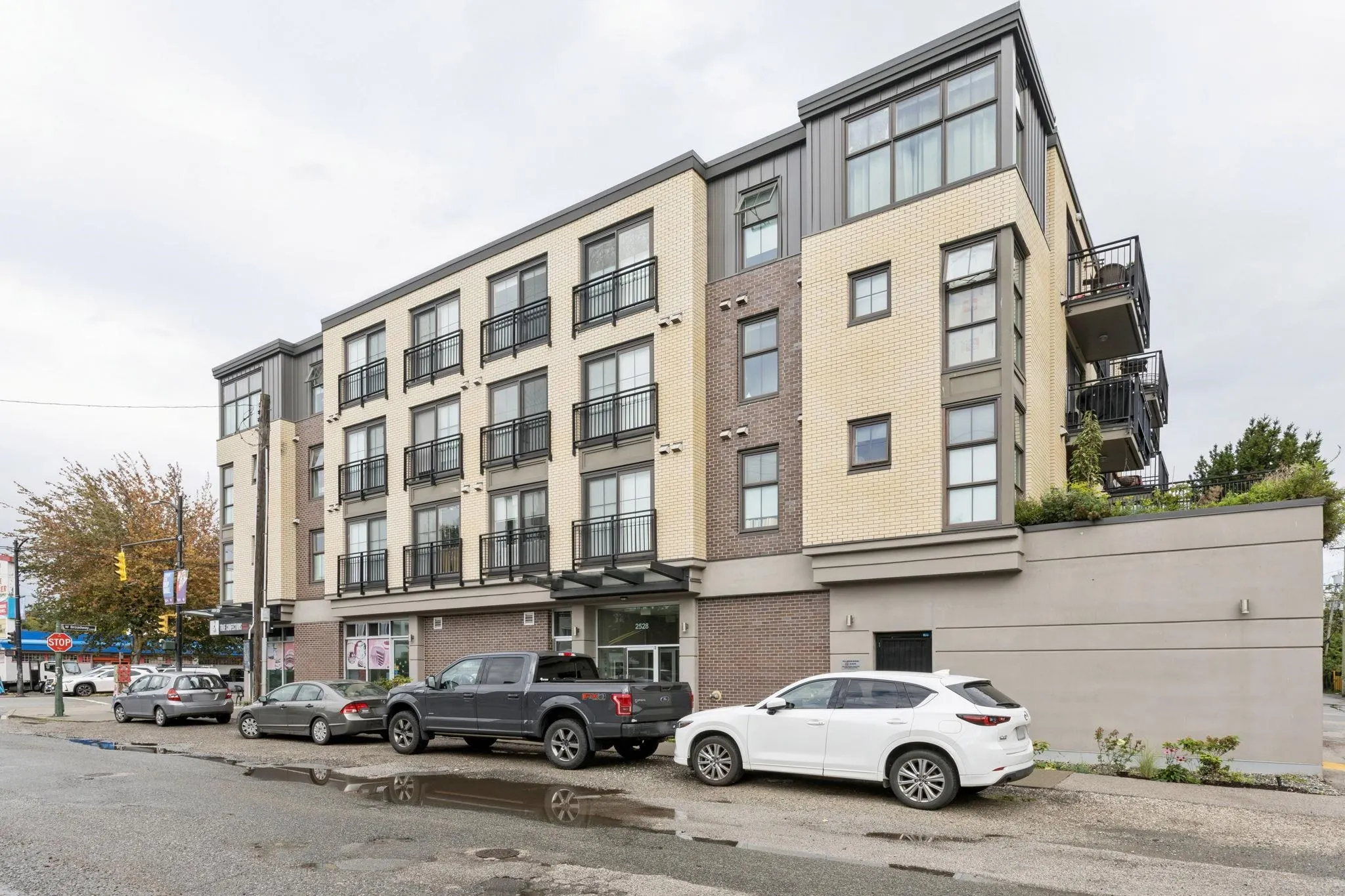 309 2528 Collingwood Street