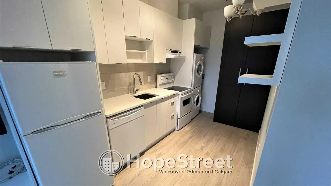 405 13678 Grosvenor Road