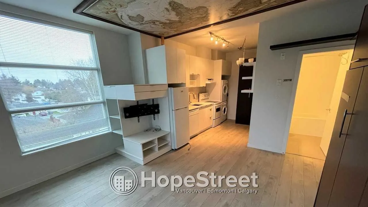 405 13678 Grosvenor Road