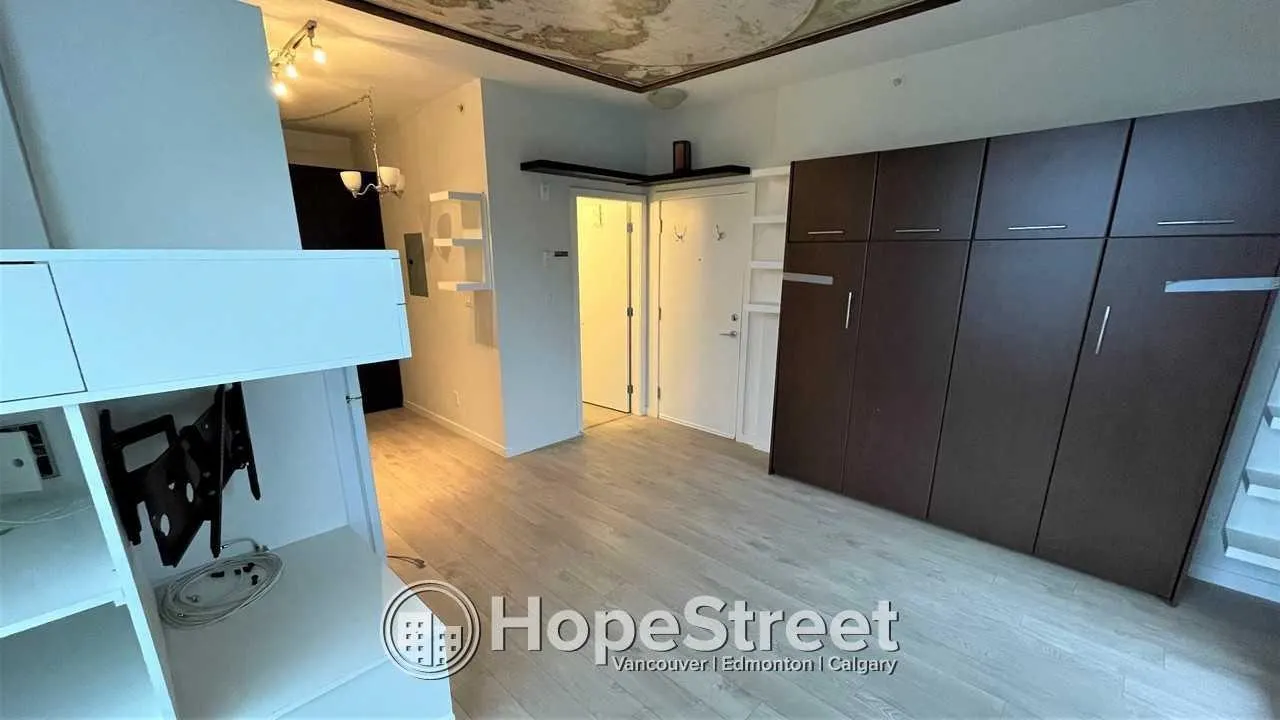 405 13678 Grosvenor Road