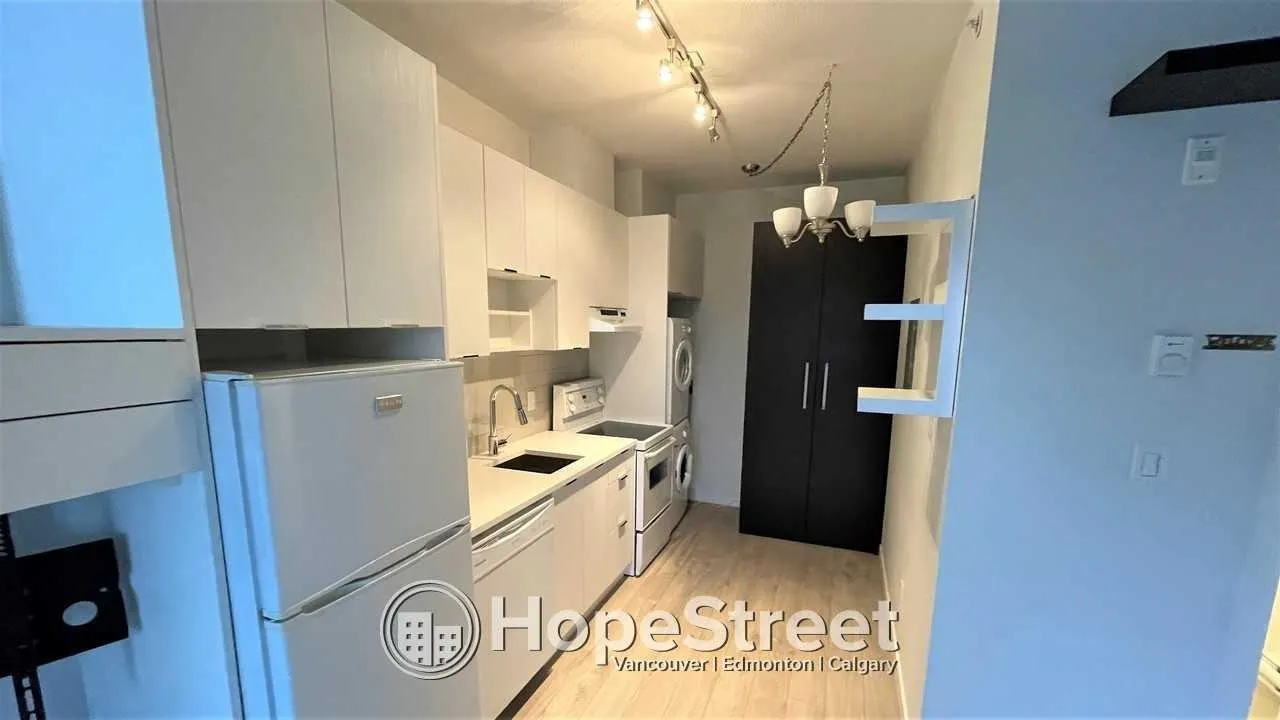 405 13678 Grosvenor Road