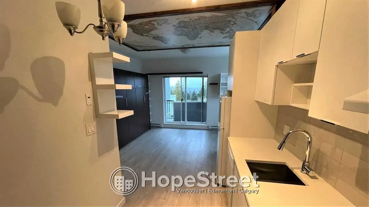 405 13678 Grosvenor Road