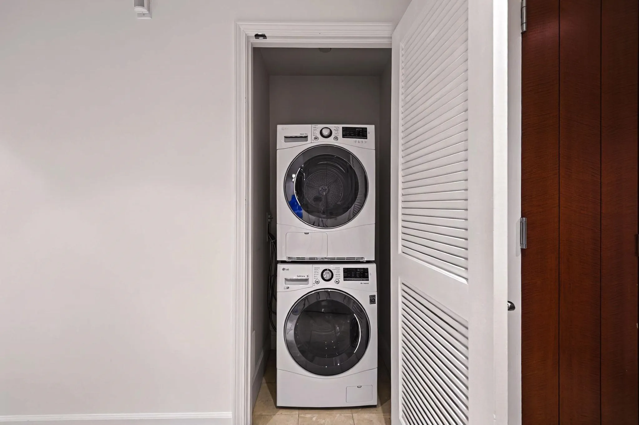 1503 323 Jervis Street