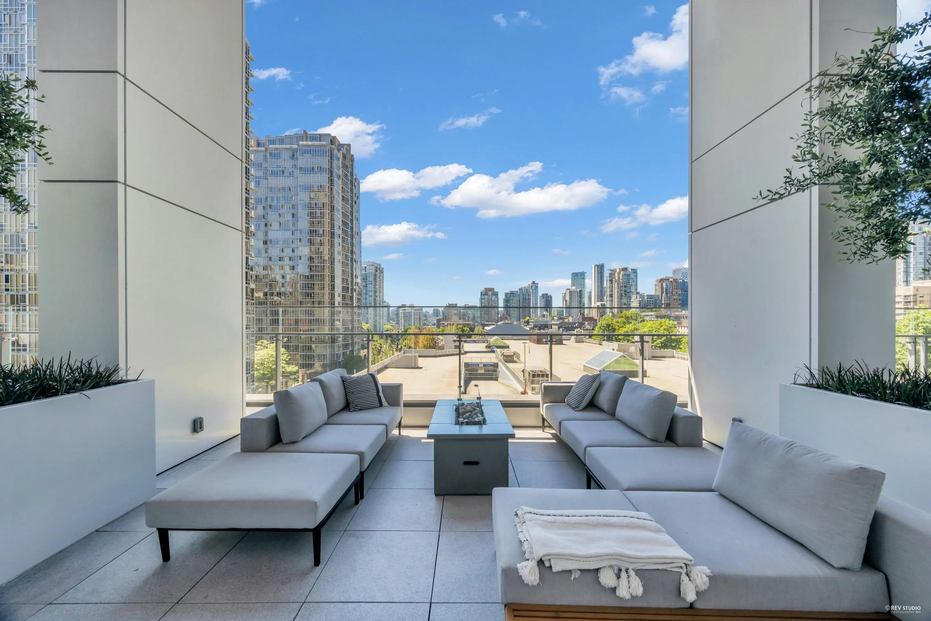 2103 885 Cambie Street