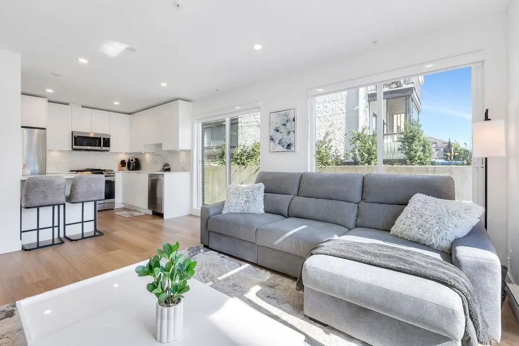 100 2331 Kelly Avenue