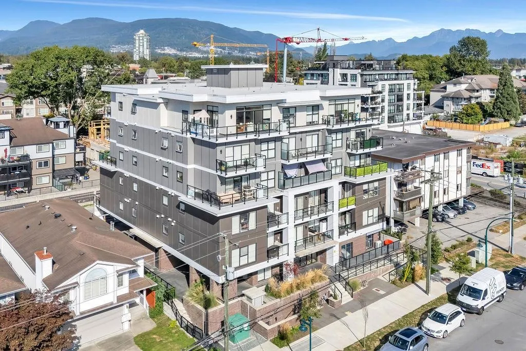 100 2331 Kelly Avenue