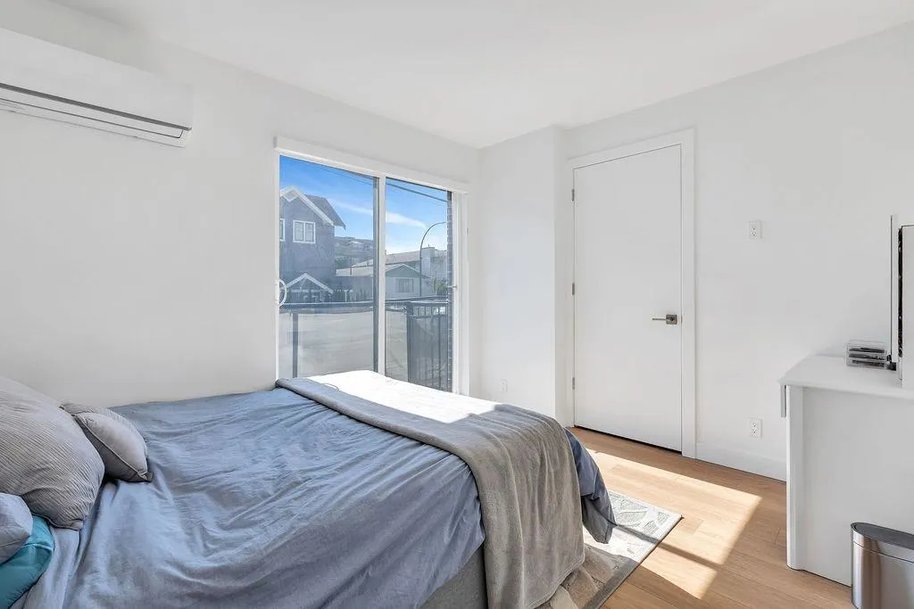 100 2331 Kelly Avenue