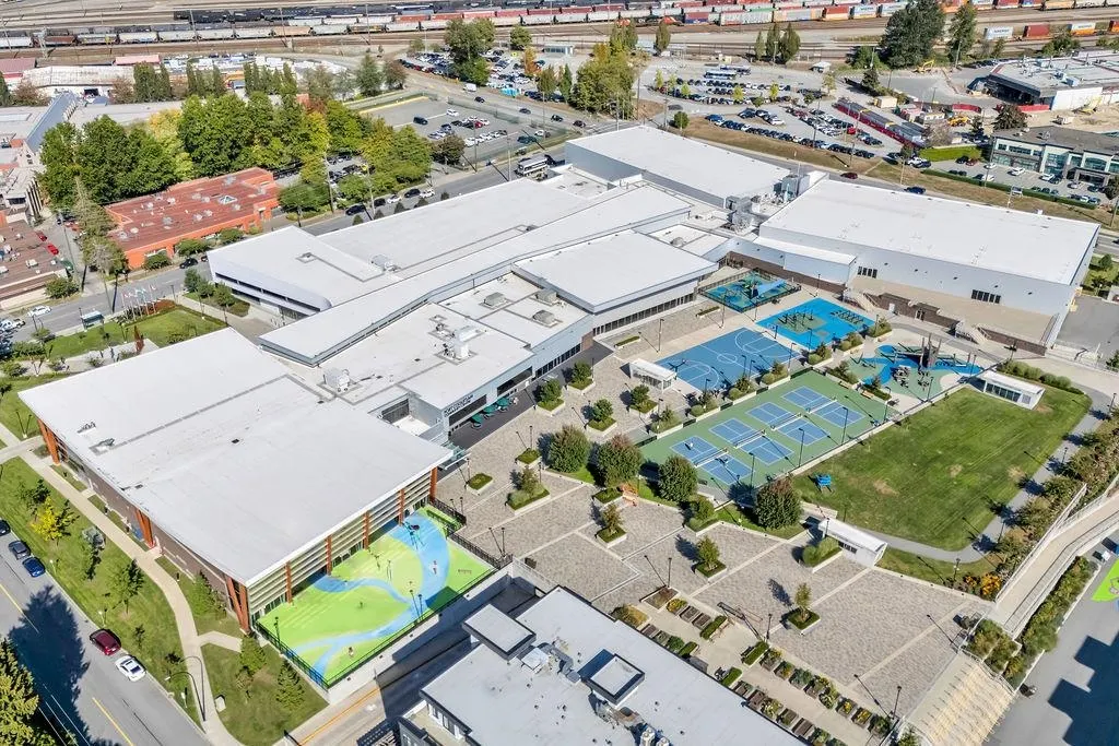 100 2331 Kelly Avenue