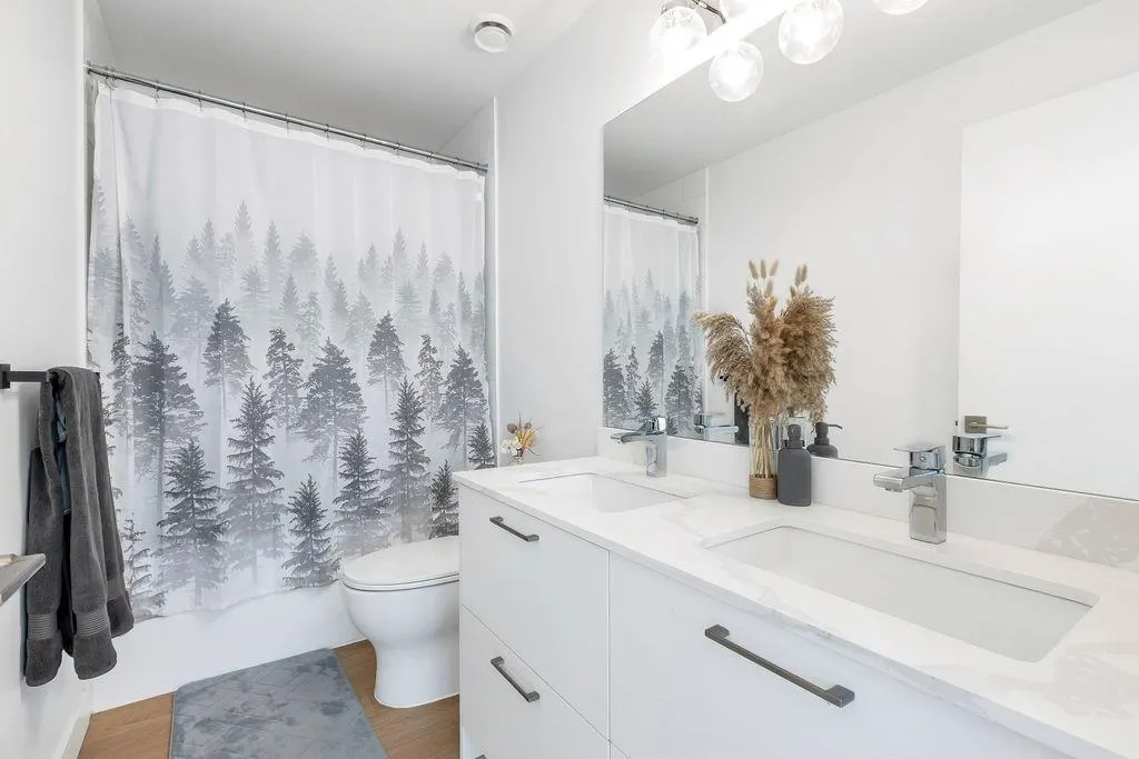 100 2331 Kelly Avenue