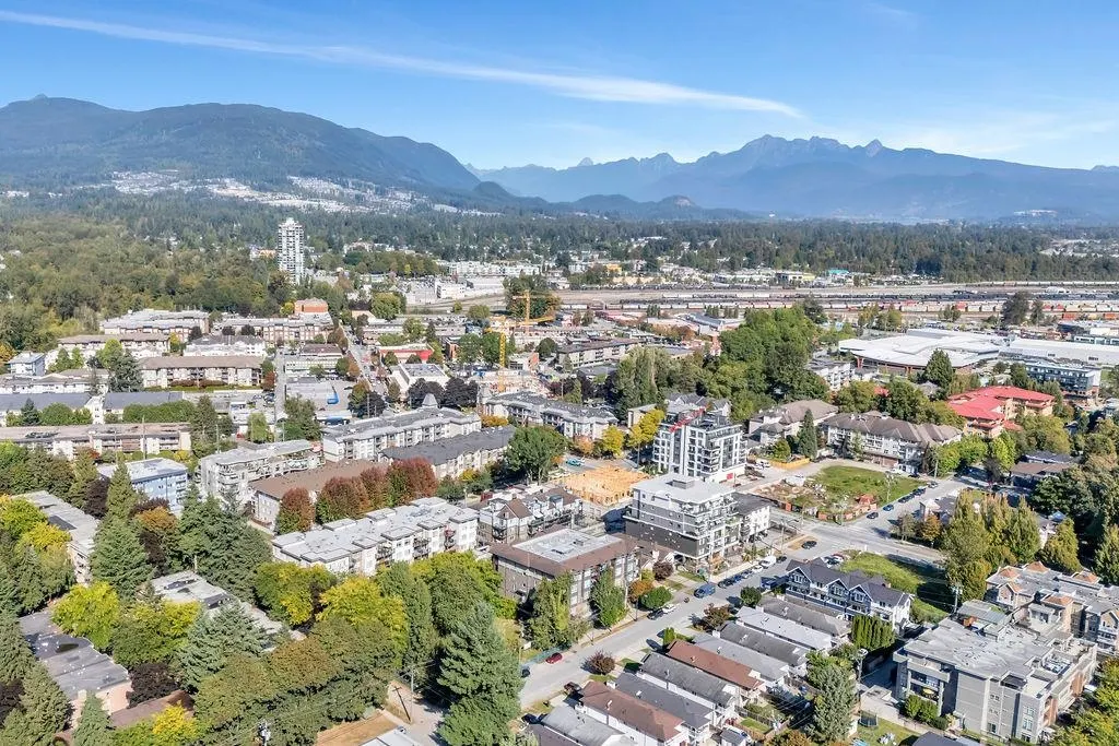 100 2331 Kelly Avenue