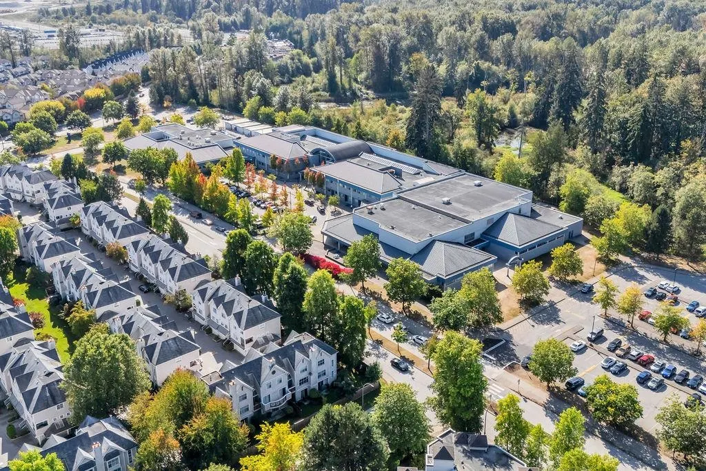 100 2331 Kelly Avenue