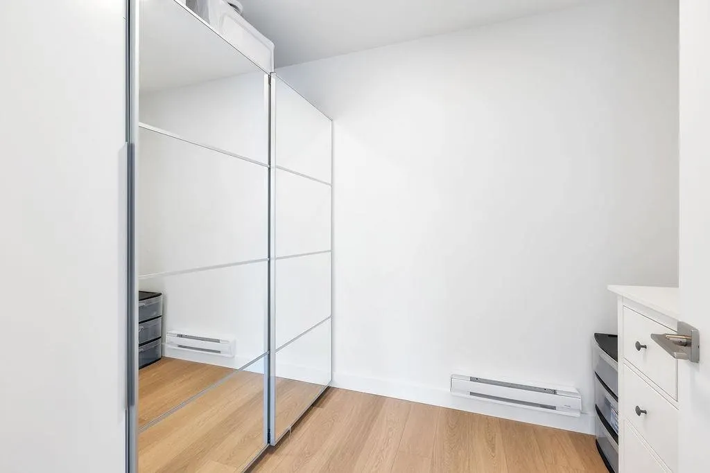 100 2331 Kelly Avenue