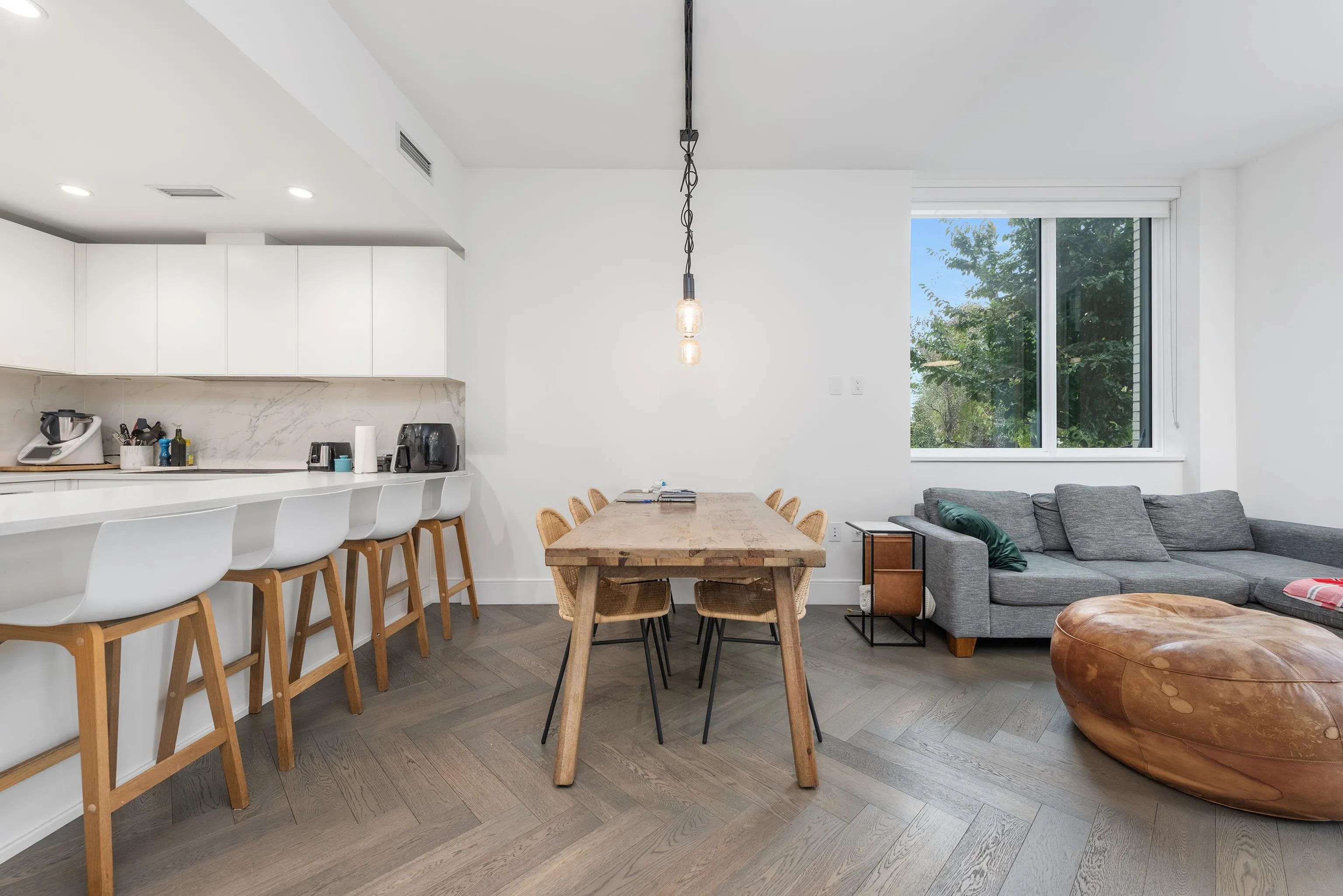 528 W 30th Avenue