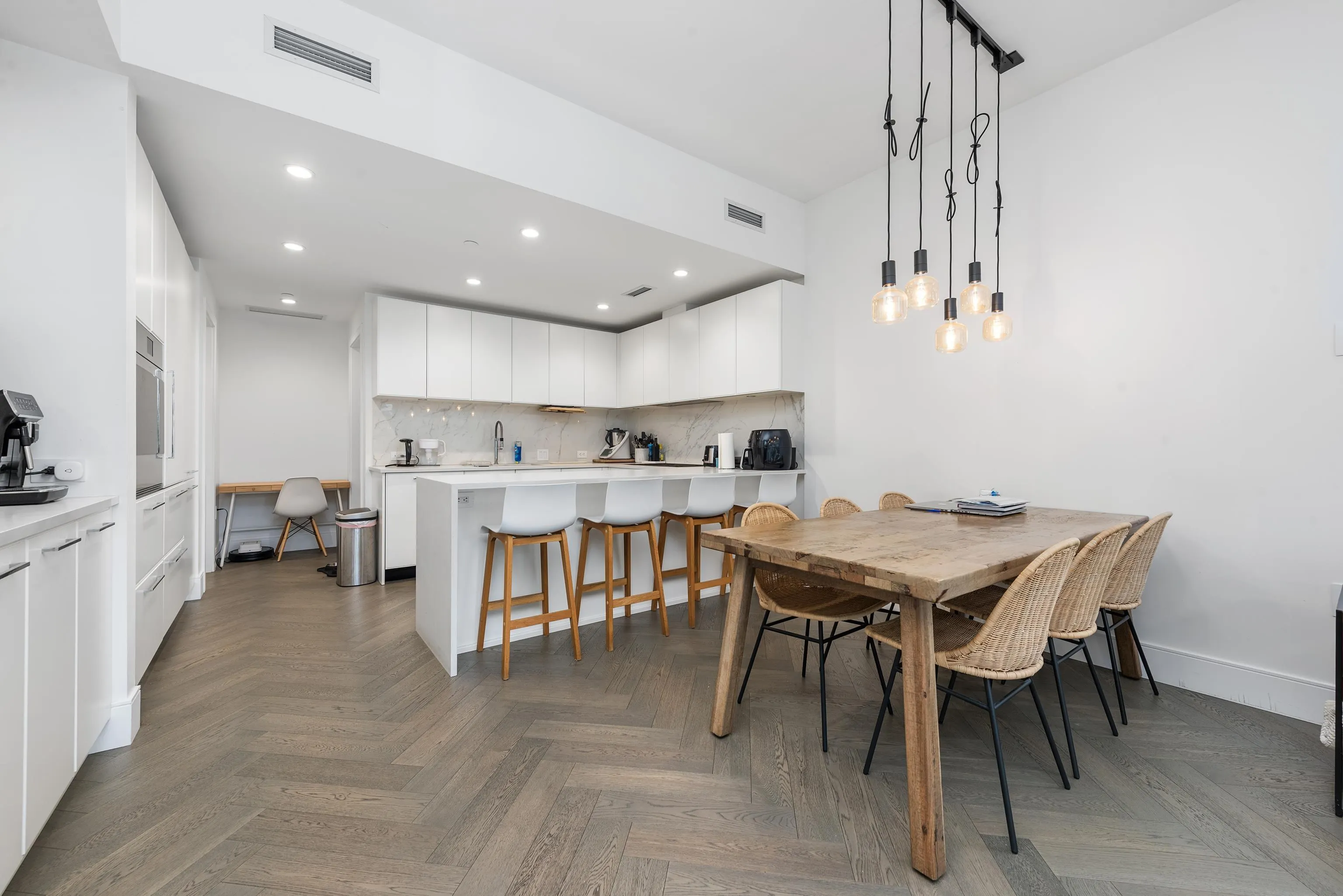 528 W 30th Avenue