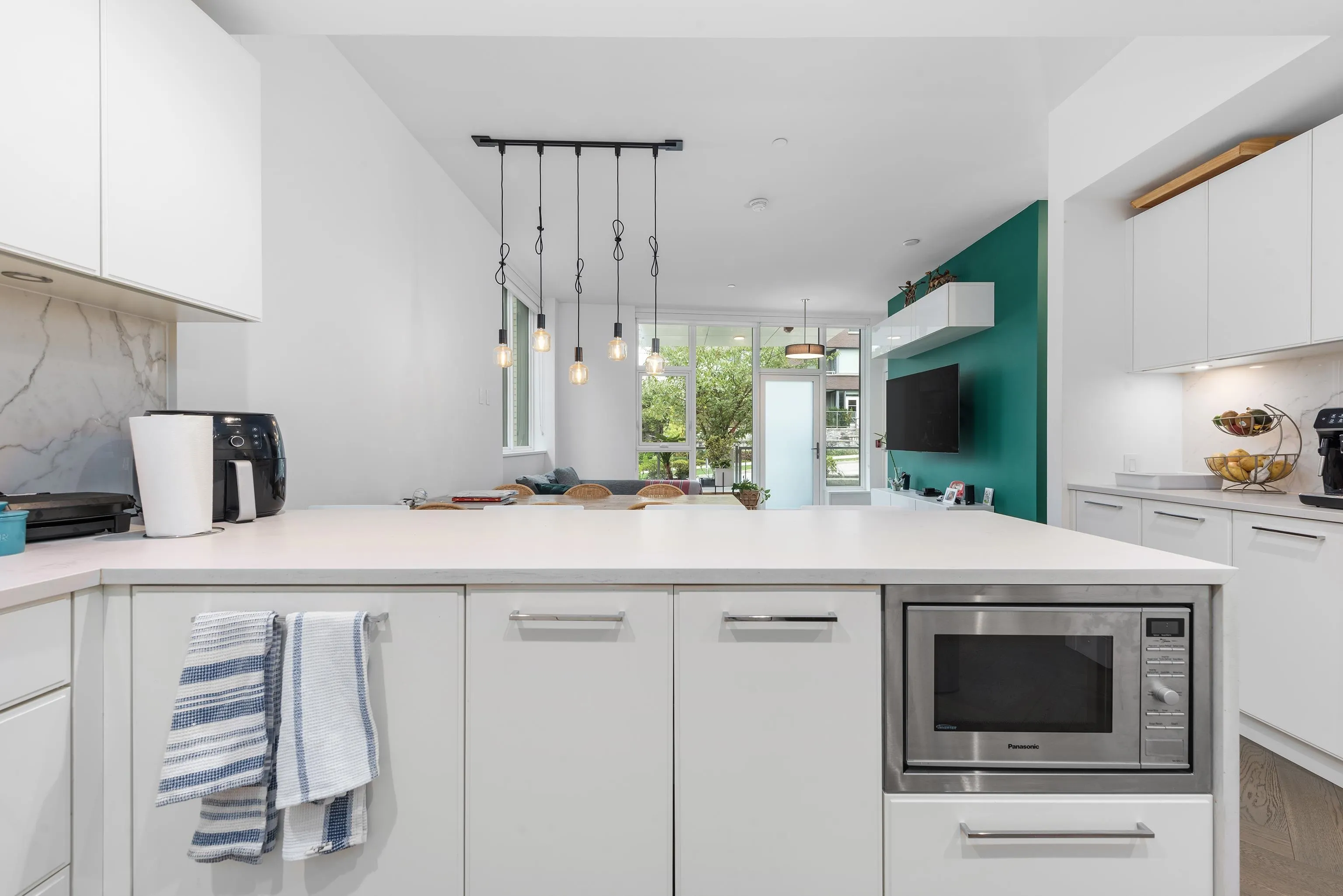 528 W 30th Avenue