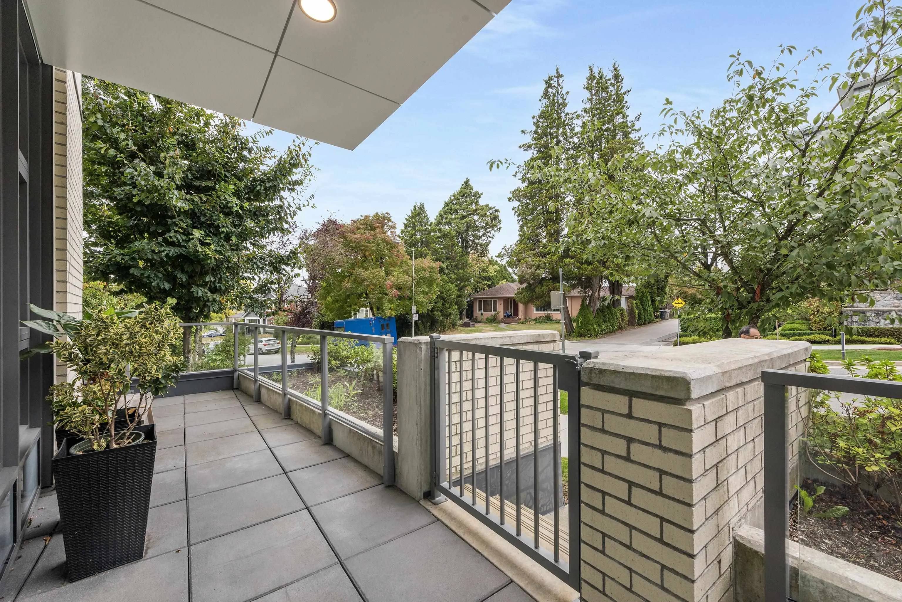 528 W 30th Avenue