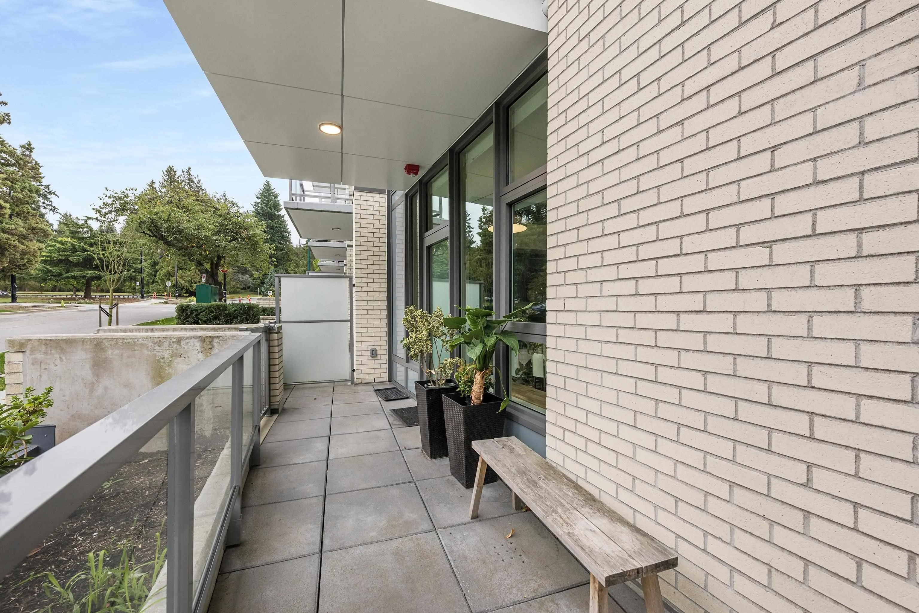 528 W 30th Avenue