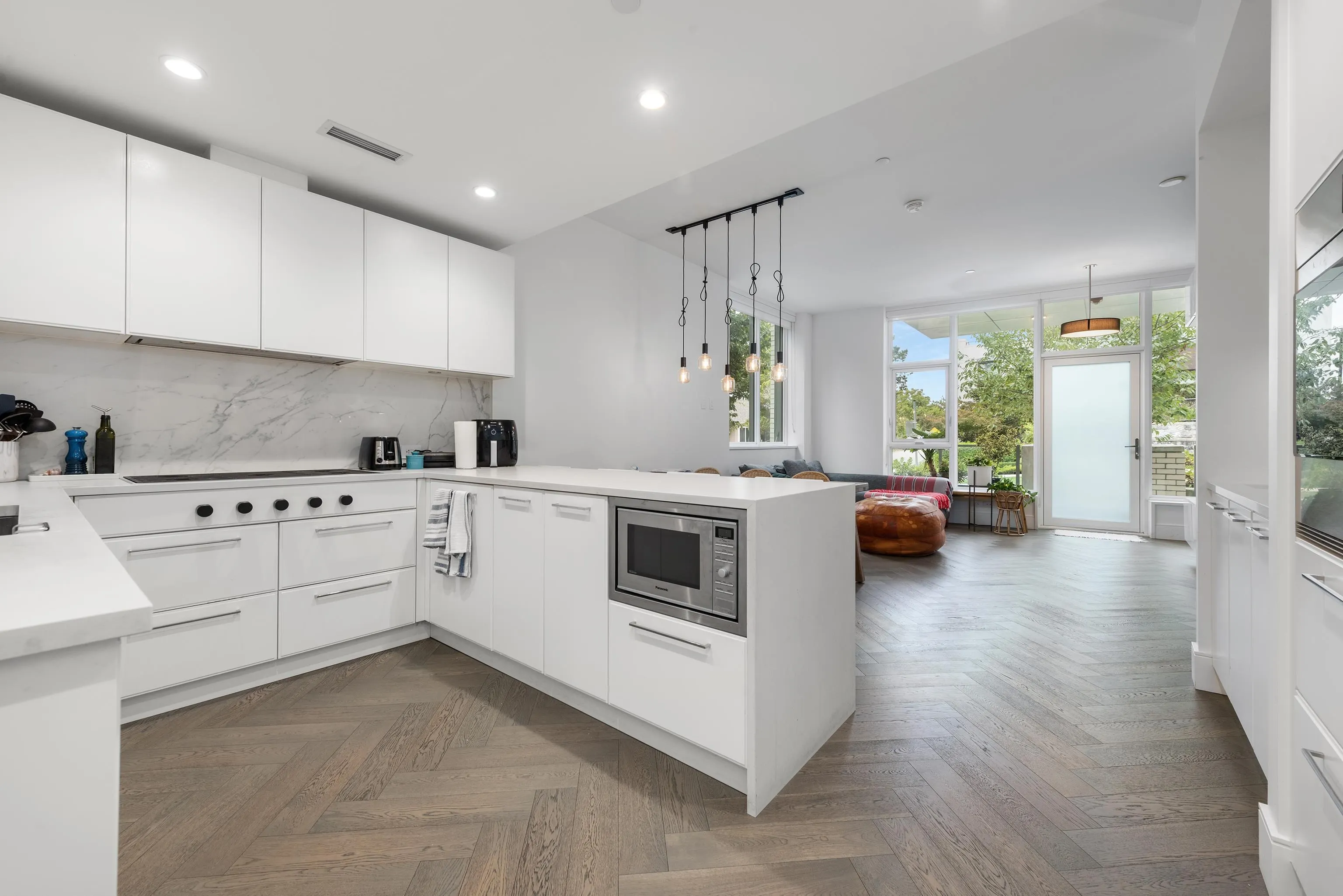 528 W 30th Avenue
