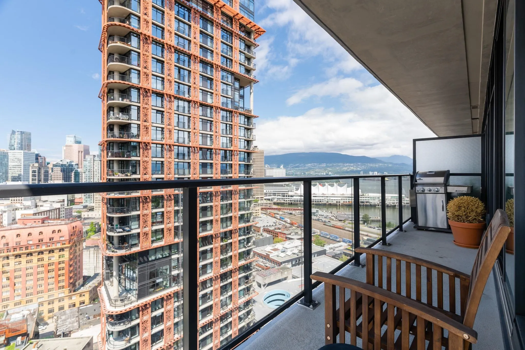 2705 108 W Cordova Street