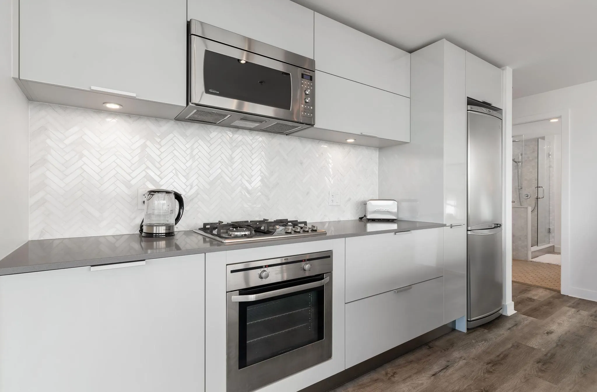 2705 108 W Cordova Street