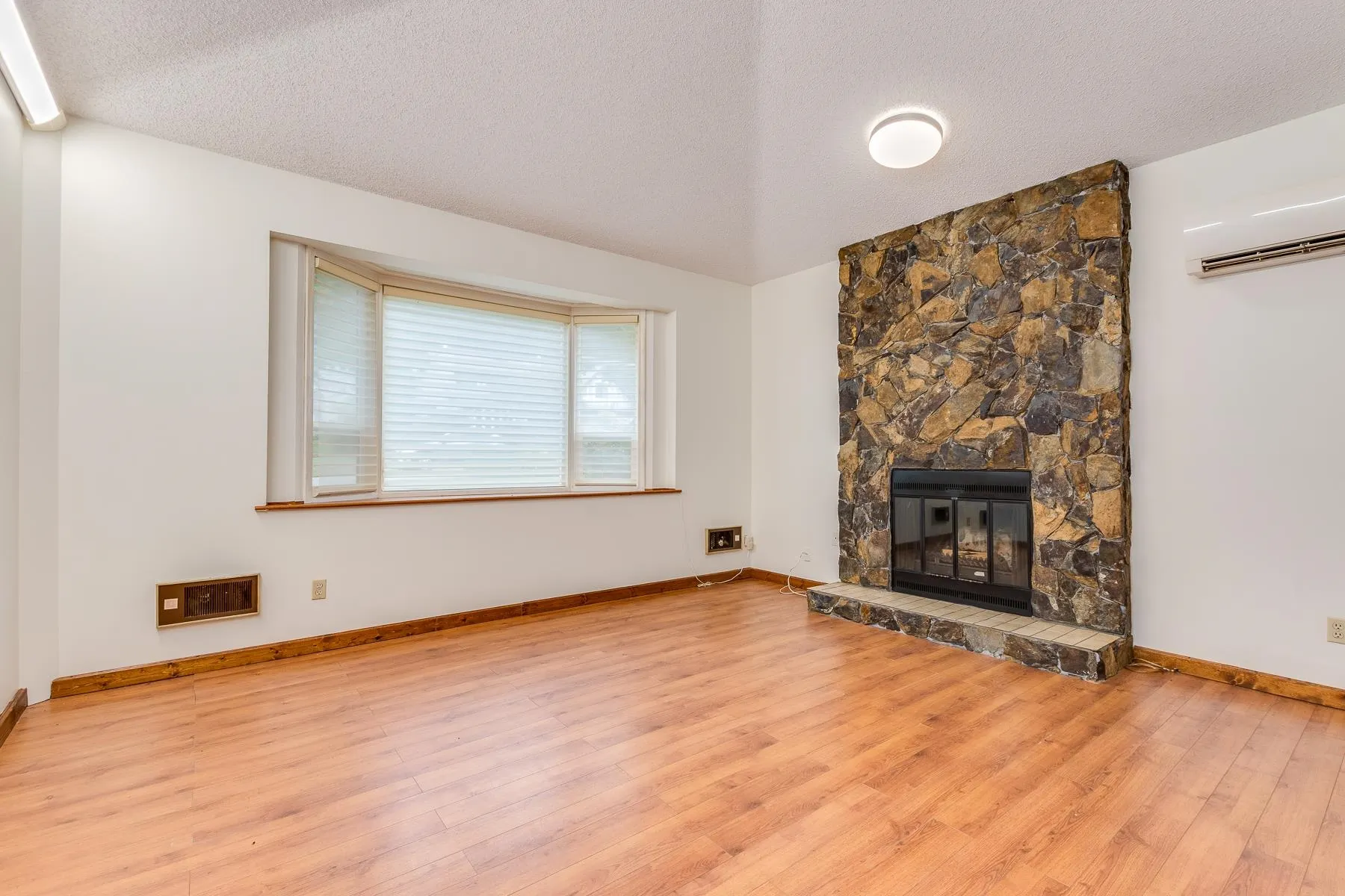 11734 Alderwood Crescent