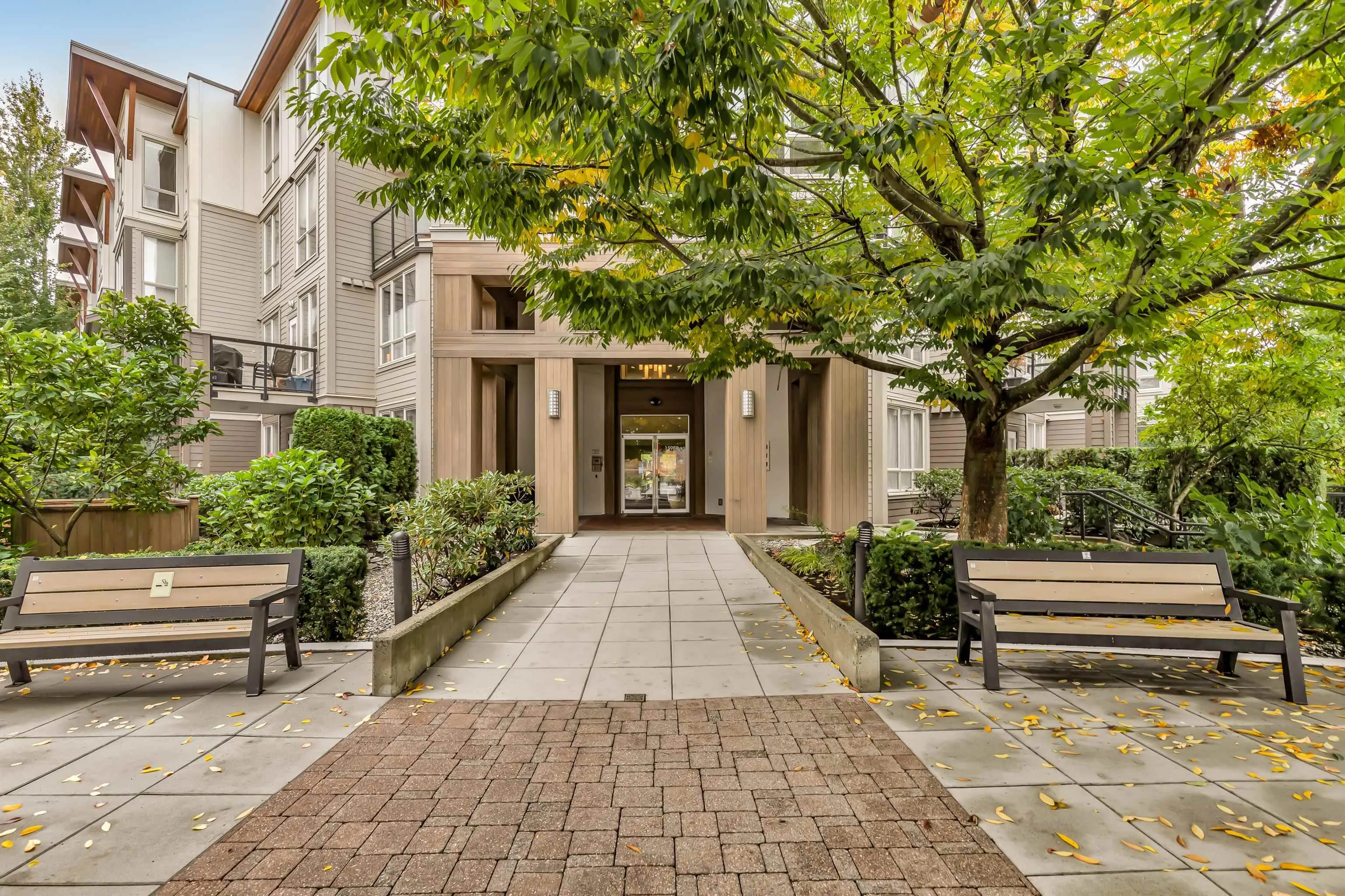 329 15988 26 Avenue