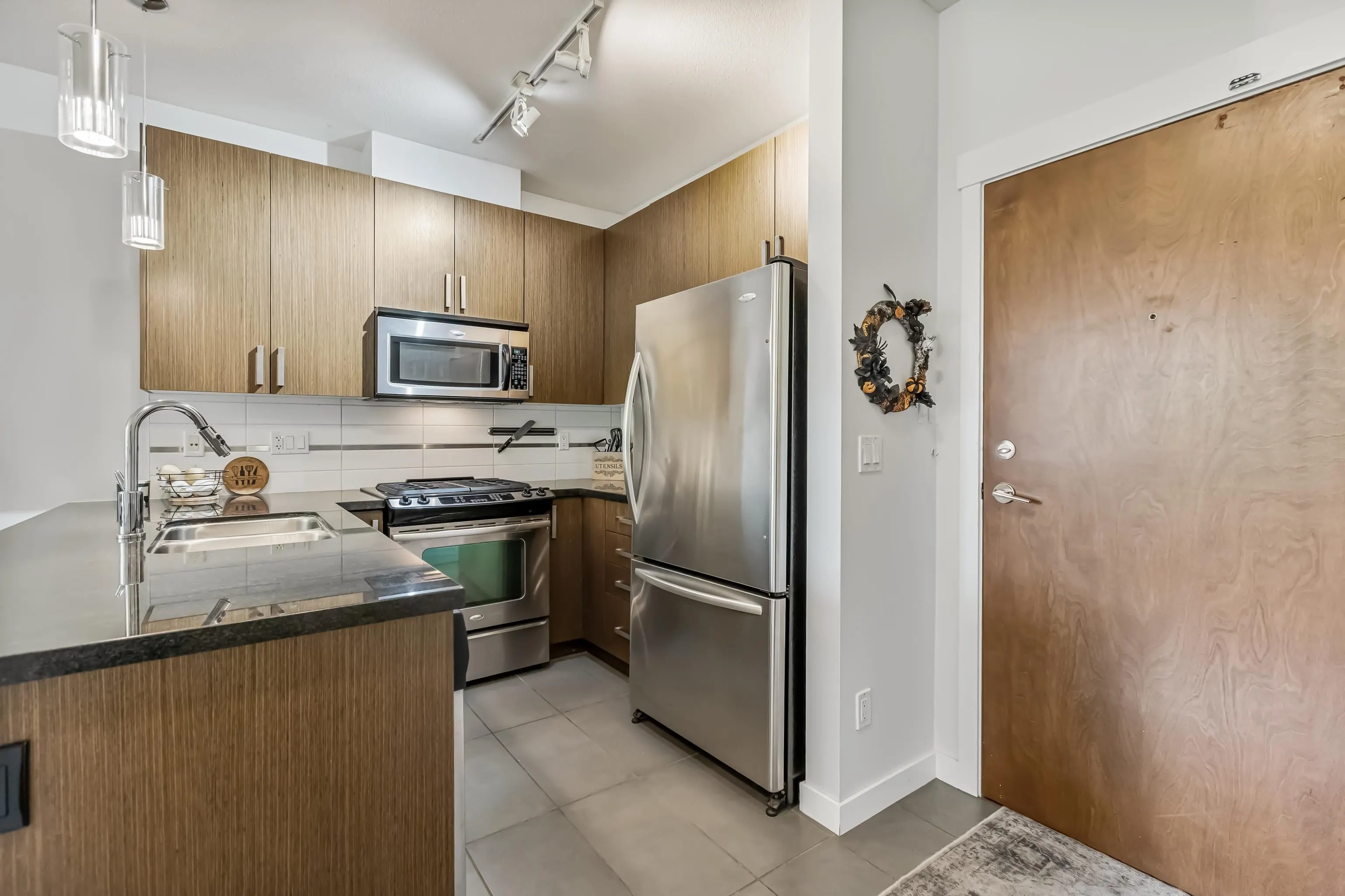 329 15988 26 Avenue