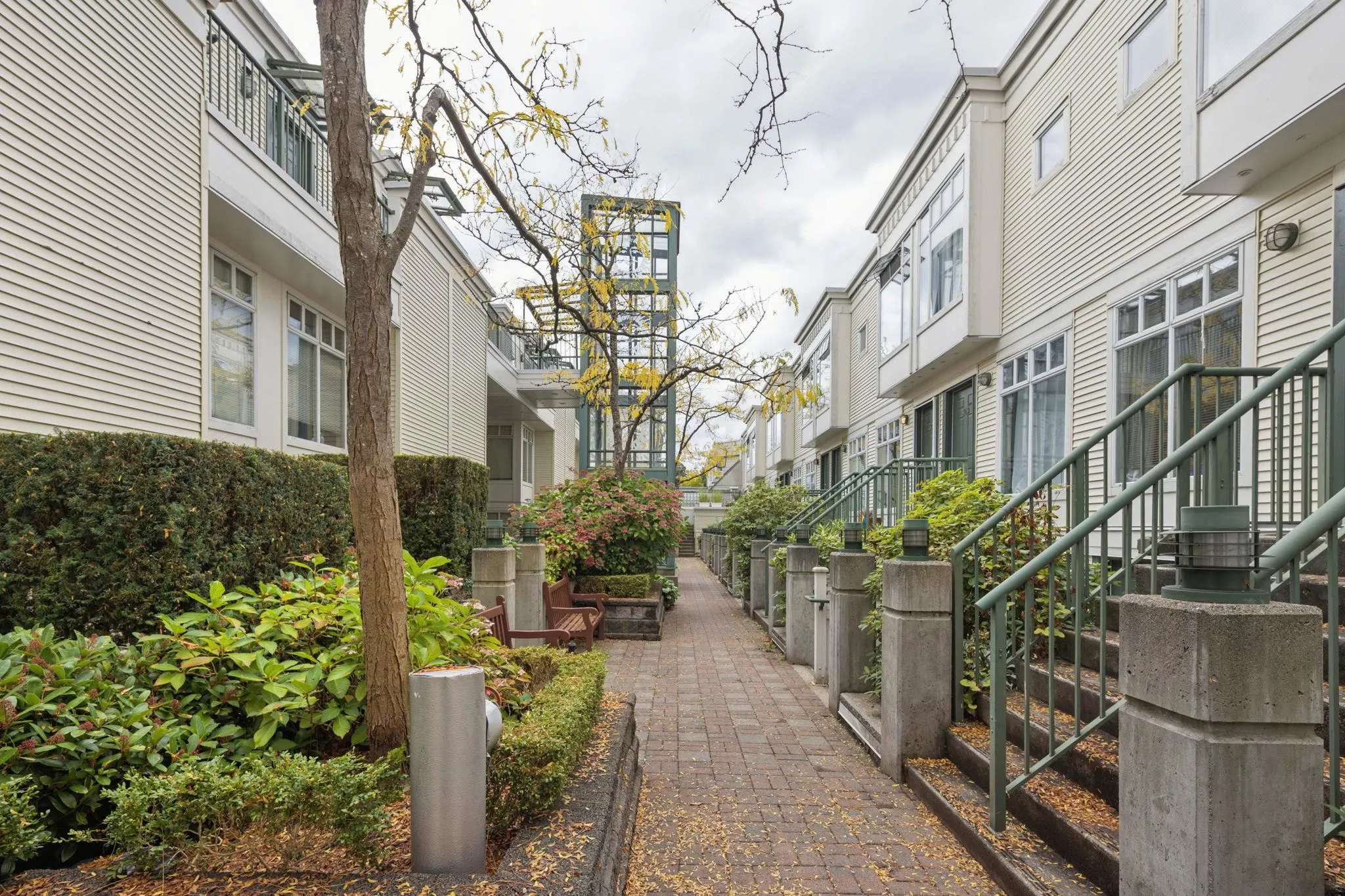 311 3727 W 10th Avenue