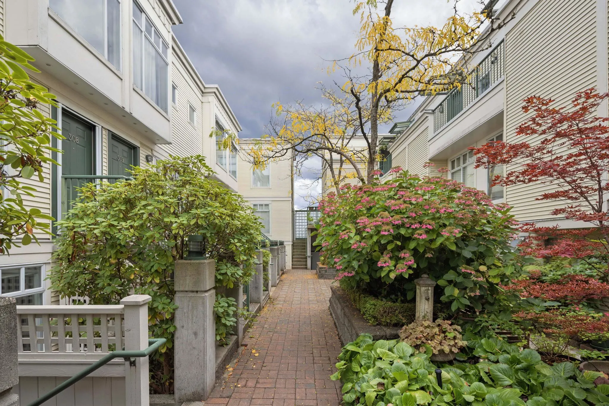 311 3727 W 10th Avenue