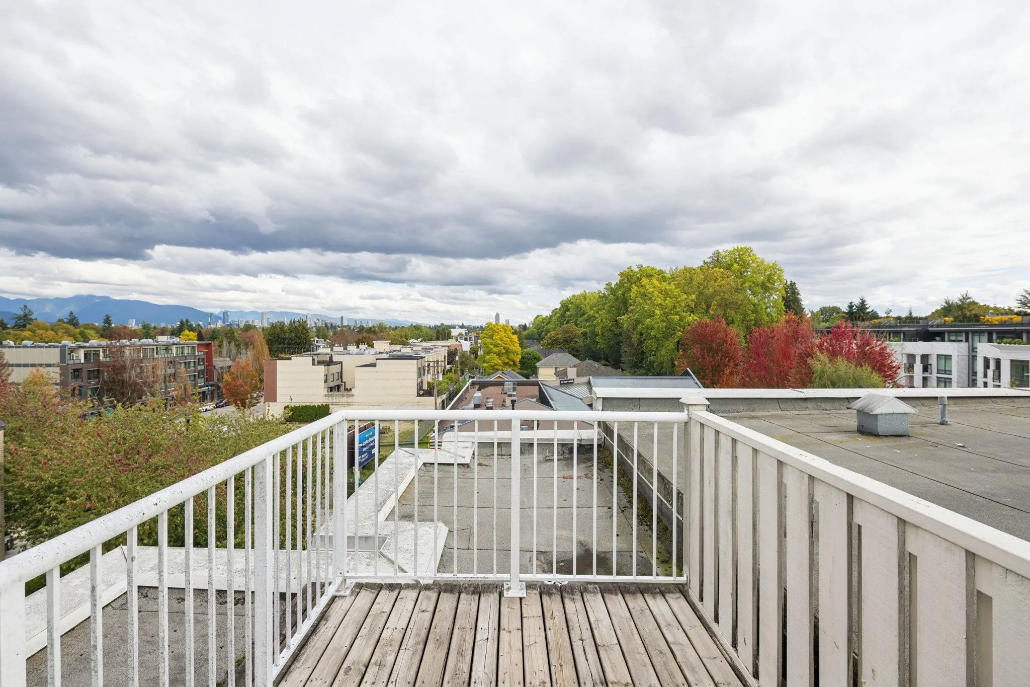 311 3727 W 10th Avenue