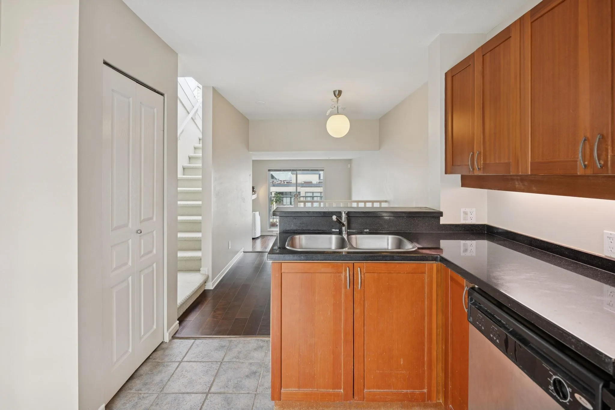 311 3727 W 10th Avenue