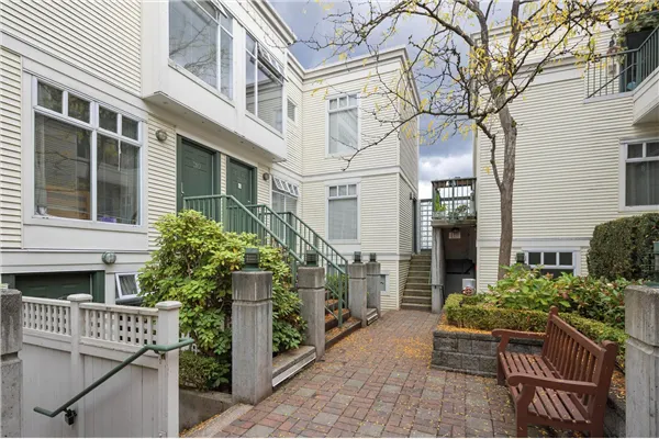 311 3727 W 10th Avenue